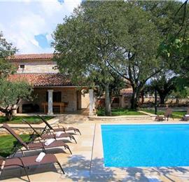 4 bedroom villa with pool near Svetvinčenat, Istria, sleeps 10